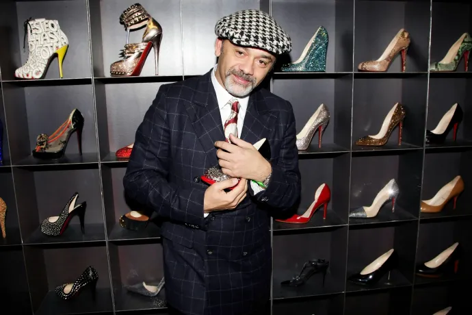 A Louboutin cipők egy szerencsés véletlennek köszönhetik ikonikus piros talpukat