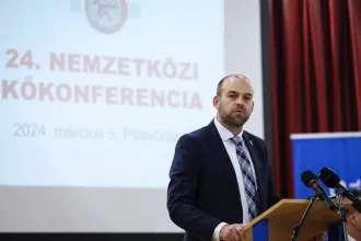 A pilisvörösvári polgármester kamunak tartja, hogy miatta mondtak volna le, de egy hangfelvételen azt mondta, gyűlöli a vele szemben kritikus képviselőket