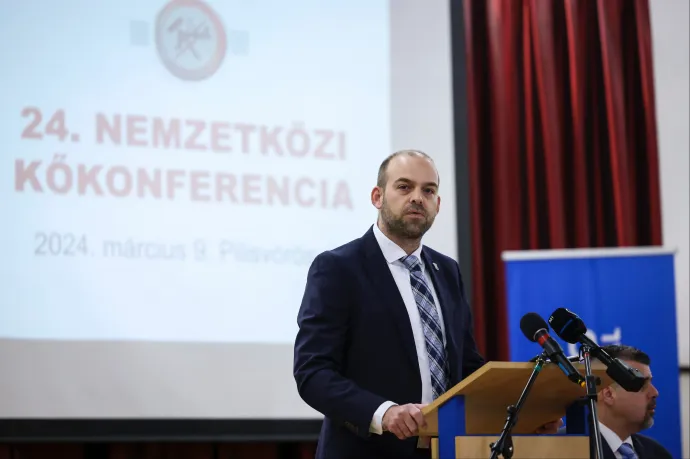 A pilisvörösvári polgármester kamunak tartja, hogy miatta mondtak volna le, de egy hangfelvételen azt mondta, gyűlöli a vele szemben kritikus képviselőket