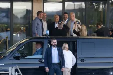 Kocsis Máté ölelésre tárt karokkal várta Orbán Viktort a Fidesz összetartásán