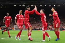 Szoboszlai szöglete után Van Dijk fejelte a Liverpool győztes gólját a BL-ben
