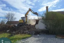 Csúnyán ráfázhat, akinek a NAV bontatja le a szabálytalanul épült ingatlanát