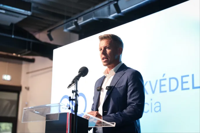 „Retteg, pánikol, fenyeget, gyűlöletet kelt” a hatalom, de hiába – reagált Magyar Péter arra, hogy a rendőrség kiment Ruszin-Szendi Romulusz otthonába