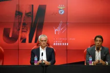 A keddi BL-vereség után kirúgták a Benfica edzőjét, José Mourinho érkezik a helyére