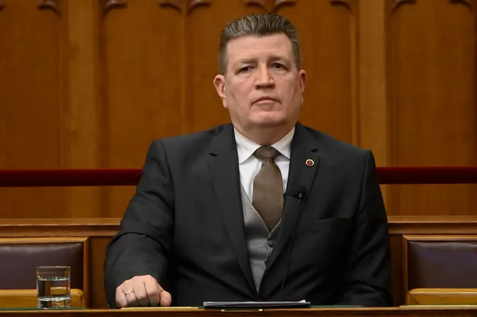 Felmentették tisztségéből a legfőbb ügyész helyettesét