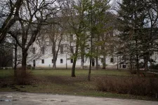 Tiborcz cégének pénzén újítják fel a bicskei gyerekotthon zuhanyzóját