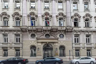Az Európai Uniós Ügyek Minisztériumára 1,9 milliárdról, Rogánék korábbi irodájára 6,3 milliárdról indul a licit