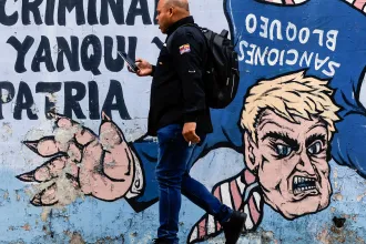 Olajválsághoz vezethet, ha az USA egyszerre keményít Oroszország, Irán és Venezuela ellen