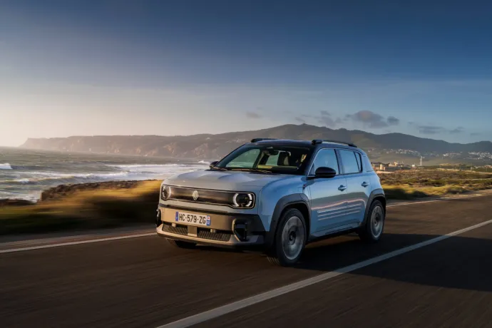 Elég tágas, nem túl drága, de vajon milyen vezetni a Renault 4 elektromos hajtású utódját?