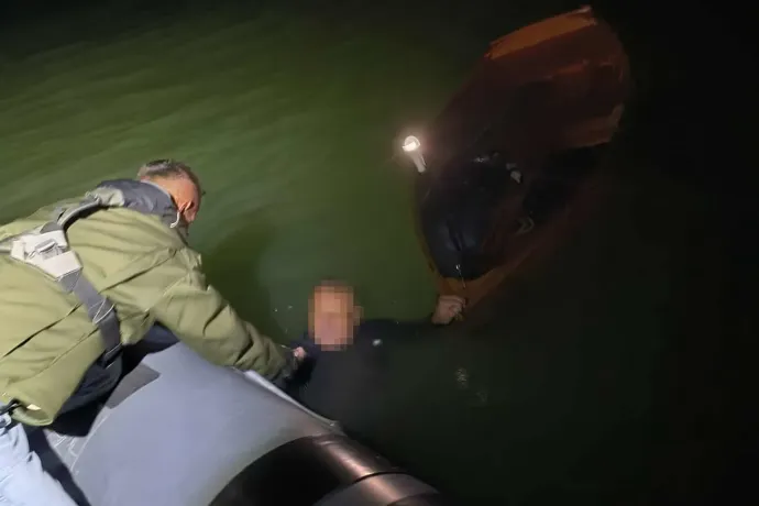 Felborult a csónakjával a Balaton közepén, órákba telt mire megtalálták a bajba jutott horgászt