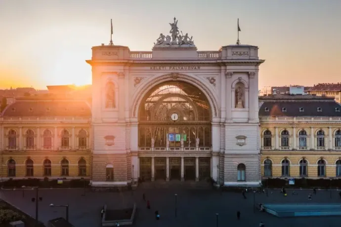 Megindult a forgalom a Keleti pályaudvaron