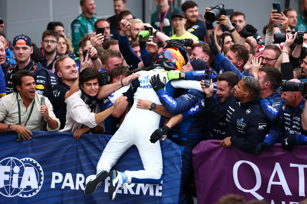 Azeri Nagydíj: Piastri a falban, Verstappen simán nyert, de Sainz a hős a Williamsszel – Forrás: Telex.hu