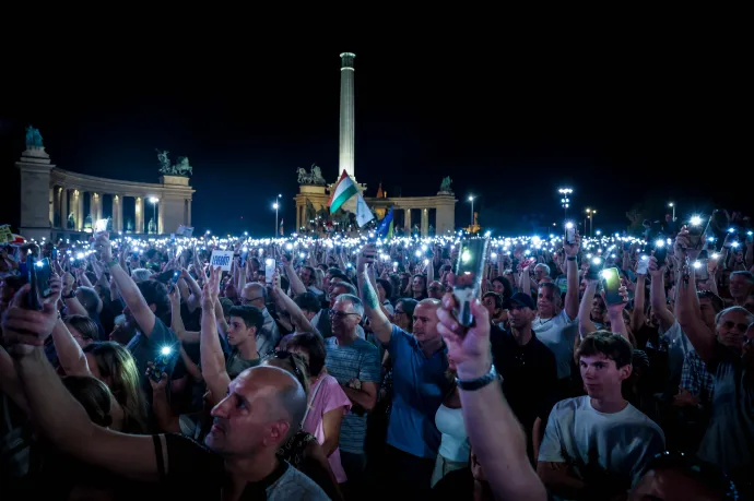 Pottyondy Edina: Az idegméreg neve propaganda – szabad közterekért, tiszta közbeszédért tüntettek a Hősök terén