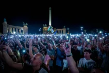 Pottyondy Edina: Az idegméreg neve propaganda – szabad közterekért, tiszta közbeszédért tüntettek a Hősök terén