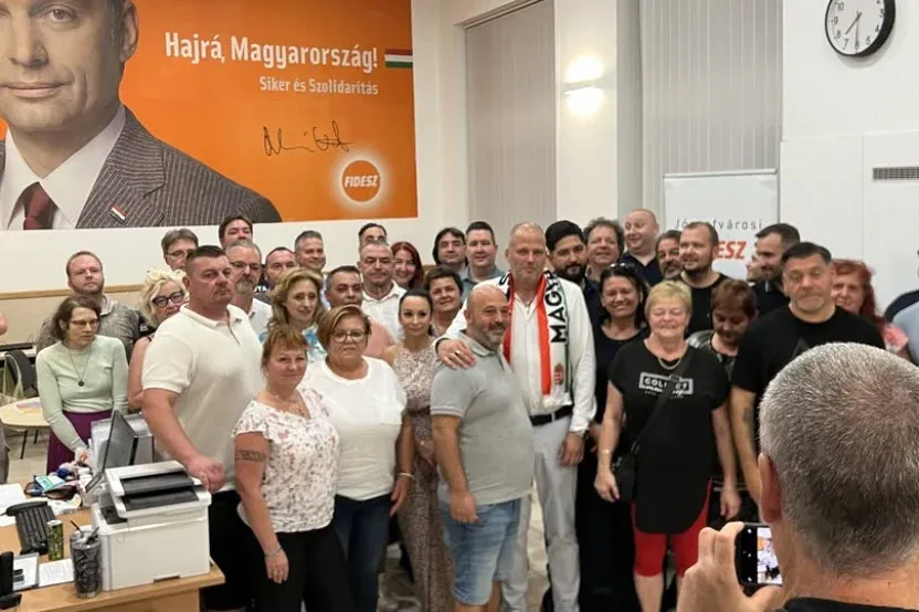 A Fidesz jelöltje nyerte meg a önkormányzati lakásból az ajtókat is kiszerelő képviselő helyét a VIII. kerületben – Forrás: Telex.hu
