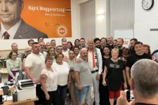 A Fidesz jelöltje nyerte meg az önkormányzati lakásból az ajtókat is kiszerelő képviselő helyét a VIII. kerületben
