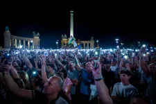 Massive protest held in Budapest against state-funded propaganda campaigns