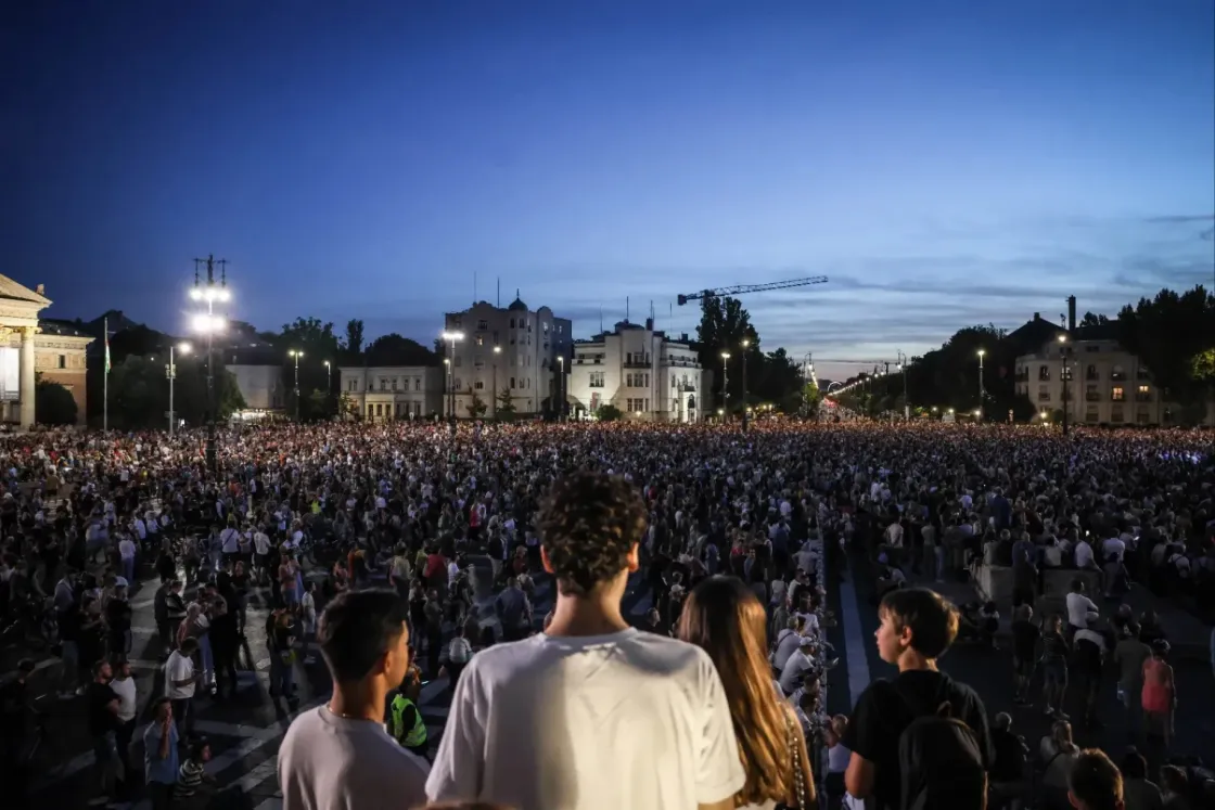 Massive protest held in Budapest against state-funded propaganda campaigns