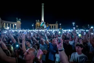 Massive protest held in Budapest against state-funded propaganda campaigns