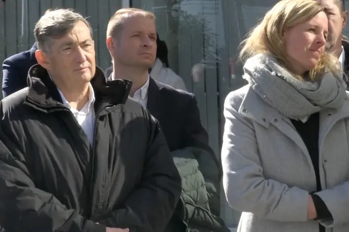 Mészáros Lőrinchez köthető autókereskedésében nyílt autós kormányablak