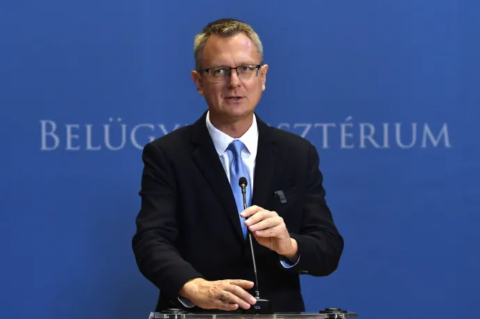 Rétvári Bence szerint Ruszin-Szendi fegyverviselése bűncselekmény gyanúját is felveti