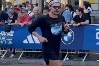 Harry Styles bajuszban és napszemüvegben is három órán belül futja a maratont