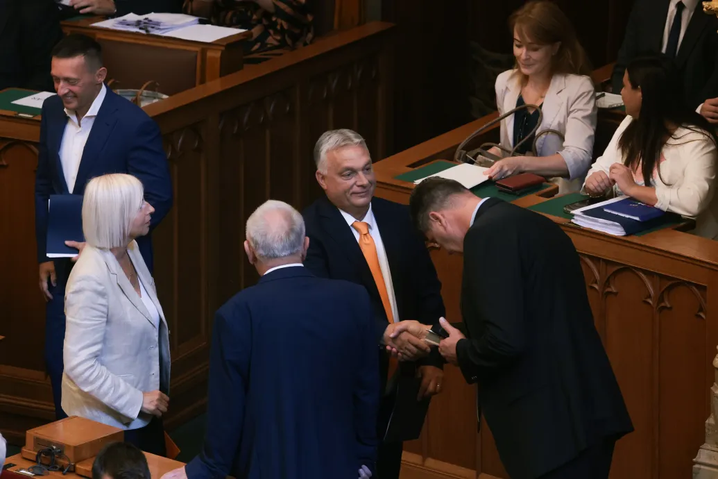 Orbán: Azt mondom, űrispán. Ki ez a lány?