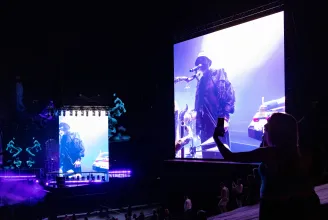 Azahriah ismét európai turnéra indul márciusban