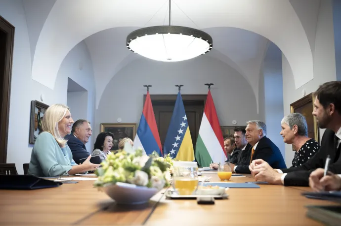 Orbán Viktor Milorad Dodikkal tárgyal, balról Zeljka Cvijanovic, a bosznia-hercegovinai államelnökség szerb tagja a Karmelitában 2025. szeptember 22-én – Fotó: Benko Vivien Cher / Miniszterelnöki Kommunikációs Főosztály / MTI