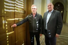 Kósa Lajos és Németh Szilárd benyújtotta a Lex Ruszin-Szendit, a kormány segítségét kérik