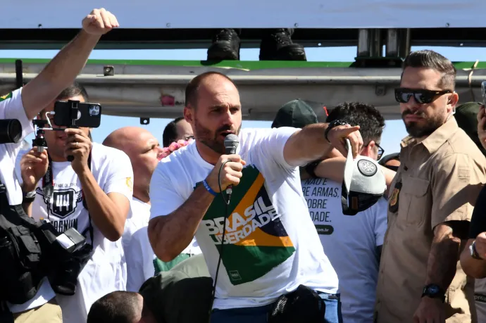 Vádat emeltek Bolsonaro egyik fia ellen, aki Brazília elleni szankciókért lobbizott Trumpnál