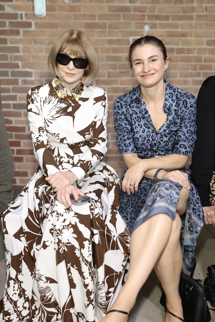 Anna Wintour és Chloe Malle a Michael Kors bemutatóján, a New York-i divathéten, 2025. szeptember 11-én – Fotó: Dimitrios Kambouris / Getty Images