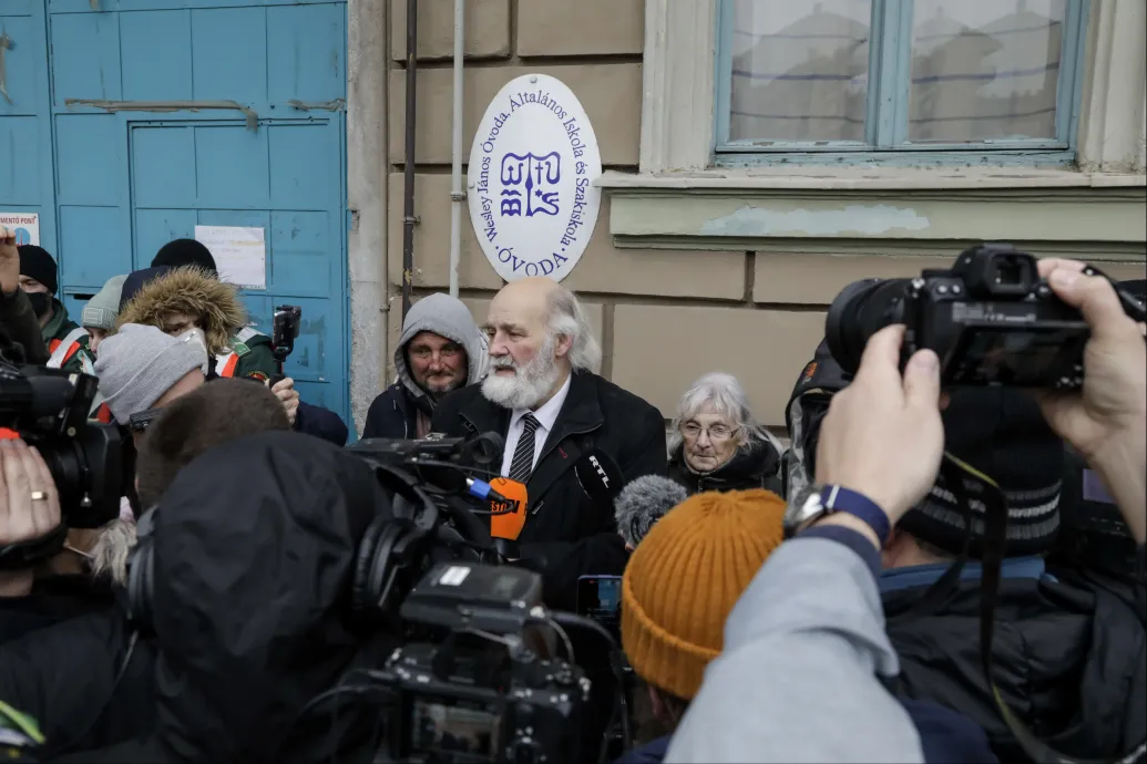 Fővárosi Kormányhivatal: Ha a MET igazolja, hogy a hajléktalanszállói megfelelnek a működési feltételeknek, folytathatja a tevékenységét – Forrás: Telex.hu