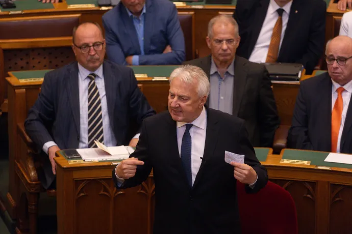 Magyarék felszólították Orbánt, hogy függesszék fel Semjén Zsoltot a miniszterelnök-helyettesi pozícióból a Szőlő utcai ügy kivizsgálásáig