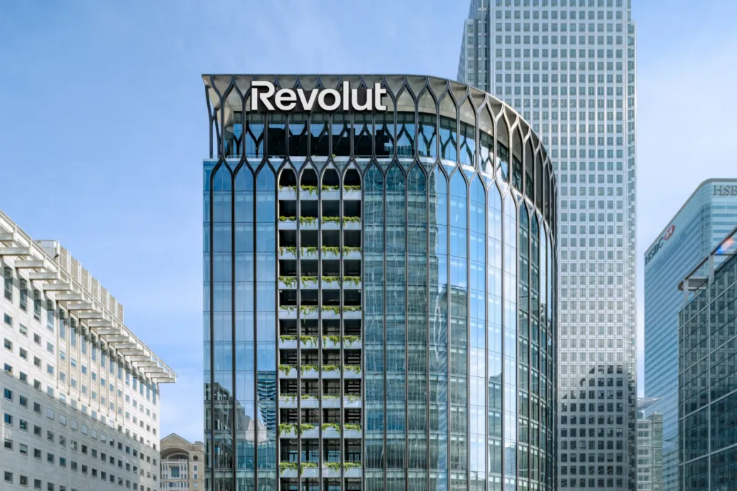 A Revolut azt tervezi, hogy év végére már a fizetésünket is kérhessük a náluk vezetett számlánkra