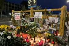 Feljelentést tett a lerombolt Navalnij-emlékhely miatt a Kétfarkú Kutya Párt terézvárosi képviselője