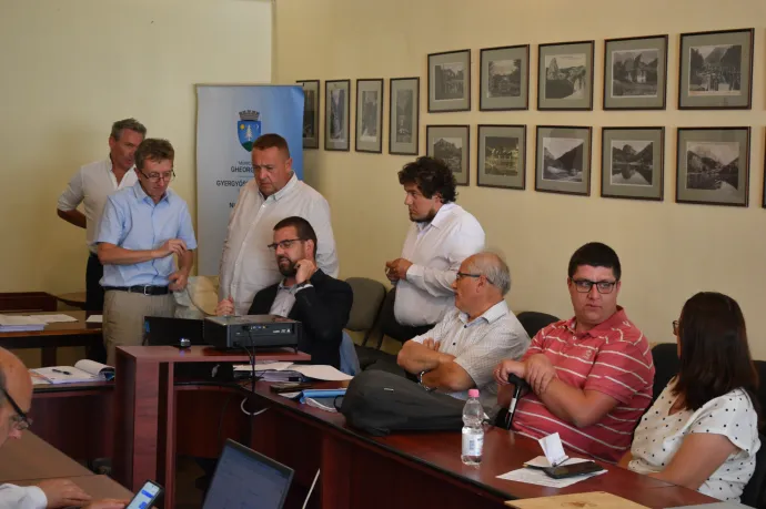 Ez már nem tűnik el: jegyzőkönyv rögzíti az RMDSZ-es Kántor Boglárka politikai akcióját a gyergyói Egyfeszt körül