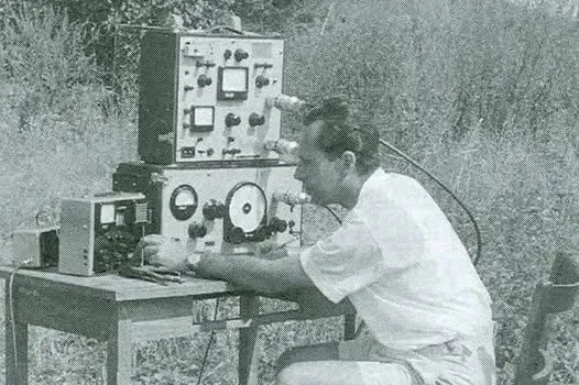 Meghalt Székely Tamás, a MÁV-szignál alkotója