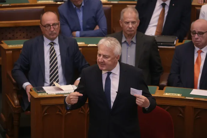 Semjén Zsolt soron kívüli felszólalása – Fotó: Hevesi-Szabó Lujza / Telex