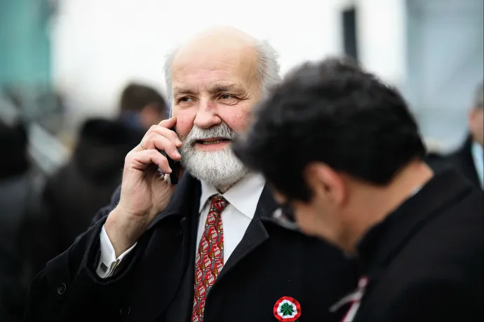 300 milliós tartozás, nincs elég matrac, piszkos az épület – Iványiék szerint ezek miatt záratná be hajléktalanszállóikat a kormányhivatal