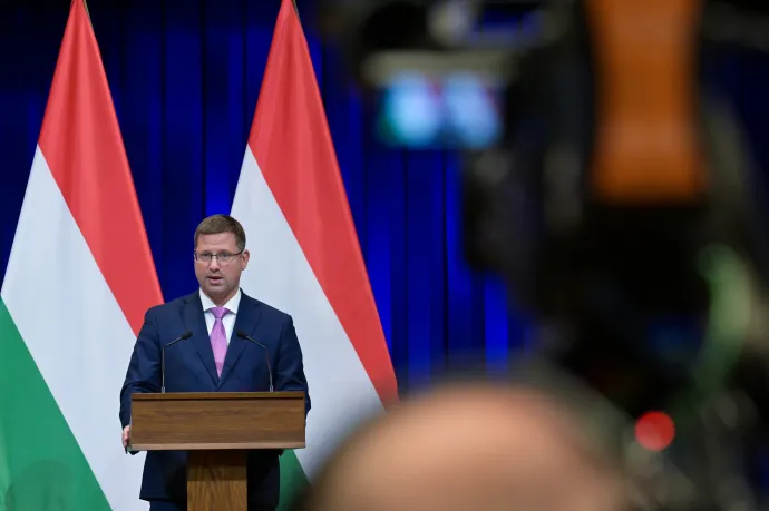 Élőben látjuk, ahogy a Fidesz új narratívát épít