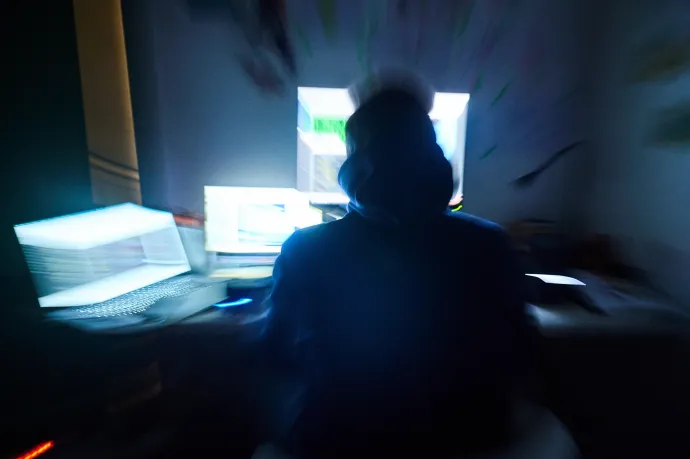 Beismerte a 17 éves fiatal, hogy ő küldött fenyegető üzeneteket a romániai iskoláknak és kórházaknak