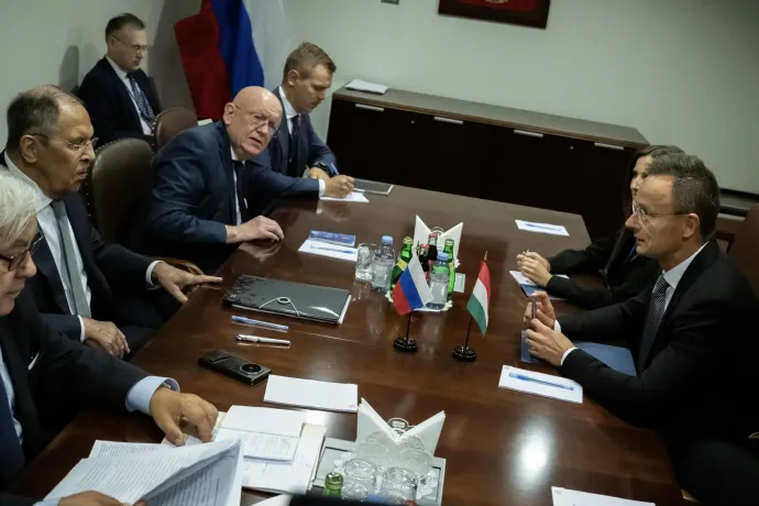 Szijjártó Péter külgazdasági és külügyminiszter tárgyal Szergej Lavrov orosz külügyminiszterrel New Yorkban 2025. szeptember 24-én – Fotó: KKM / MTI