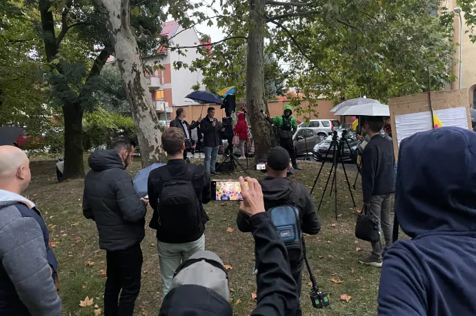 A Szőlő utcában tüntetett a KDNP-ből kiugrott Gaal Gergely