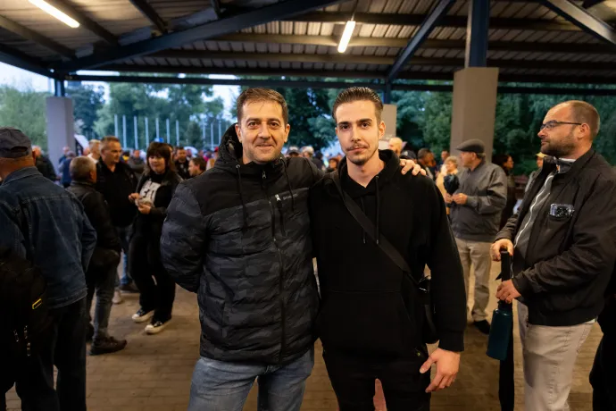 István és fia – Fotó: Melegh Noémi Napsugár / Telex