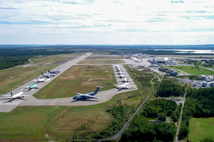 Távozó repülőgépek 2001. szeptember 13-án – Fotó: Gander Airport Historical Society