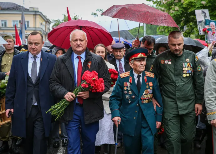 Igor Dodon, az oroszpárti Hazafias Választási Blokk vezetőjeként a kormánypárt esélyes kihívója – Fotó: Elena Covalenco / AFP