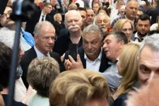 Orbán Viktor elmesélte, hogyan rohanta le gyanútlanul a konyhájukat Donald Trump