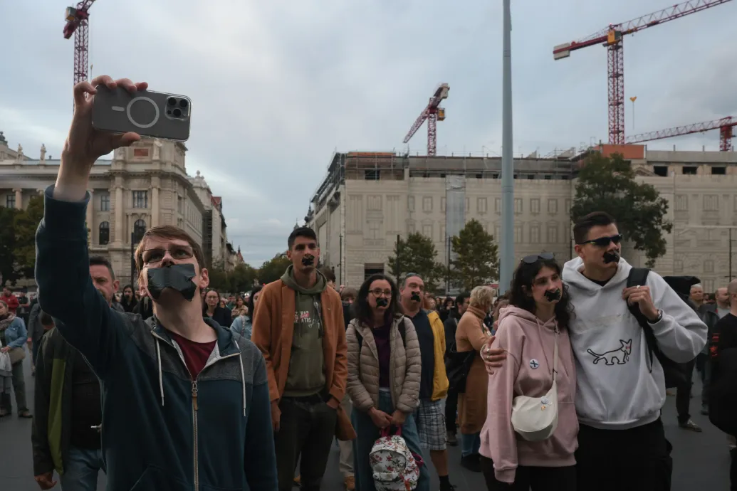 A bántalmazott gyerekekért szervezett néma tüntetést az MKKP