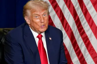 „Szeretünk titeket” – azért hívja össze Trump az amerikai hadsereg magas rangú vezetőit, hogy ezt elmondhassa nekik